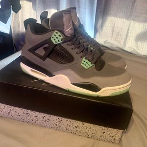 Jordan 4 Green Glow Size 10
